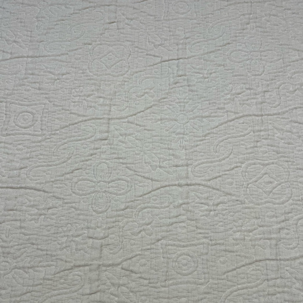 Vintage White/Light Cream Quilt Coverlet 79x87 | Scalloped Edge - Picture 3 of 10